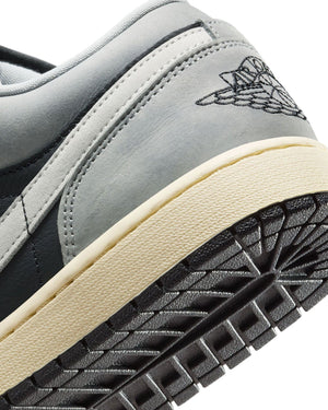 Jordan 1 Low SE - LT Smoke Grey / Black - Sail - Muslin - -