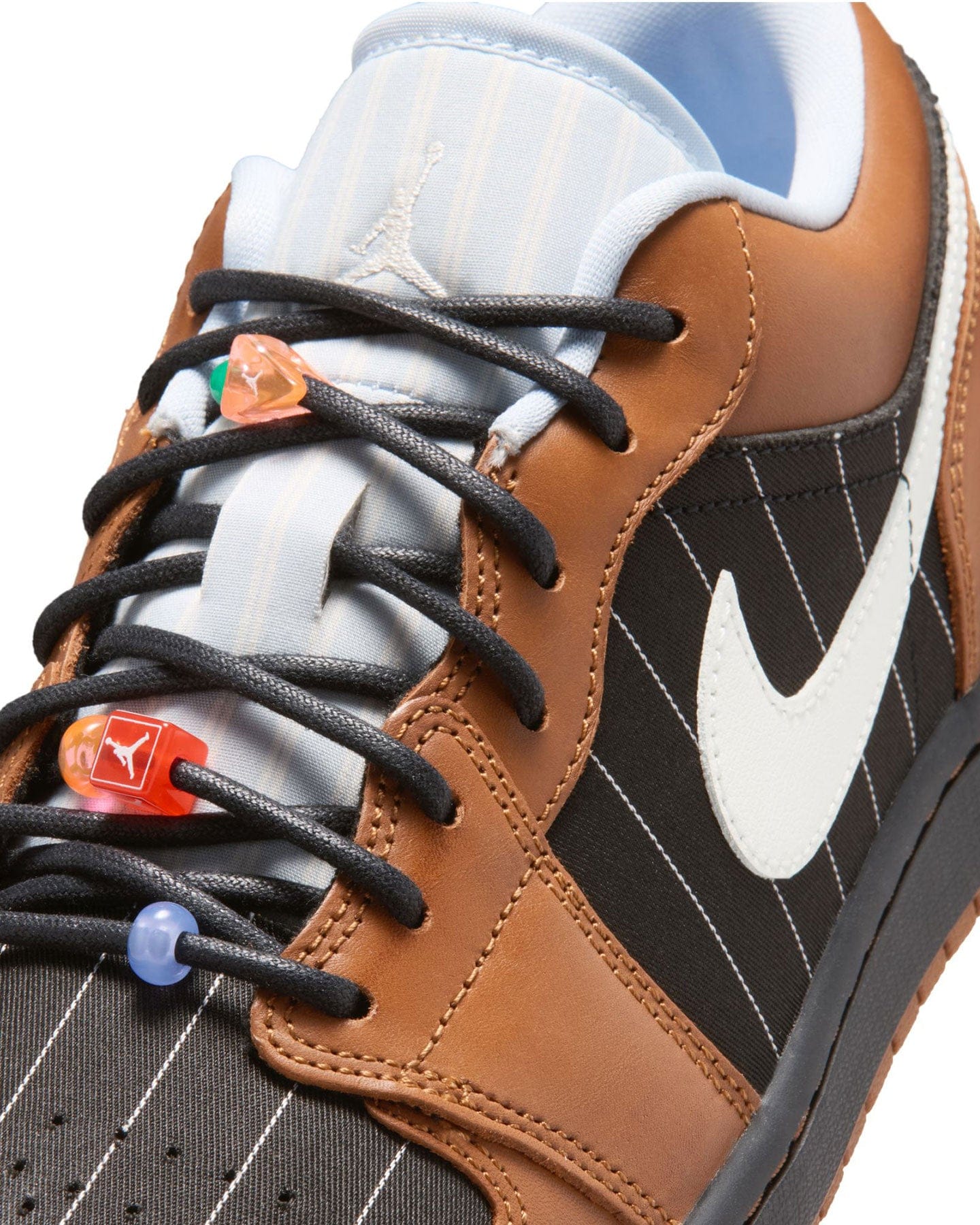 Jordan 1 Low SE - Black / Sail / Lt British Tan - -