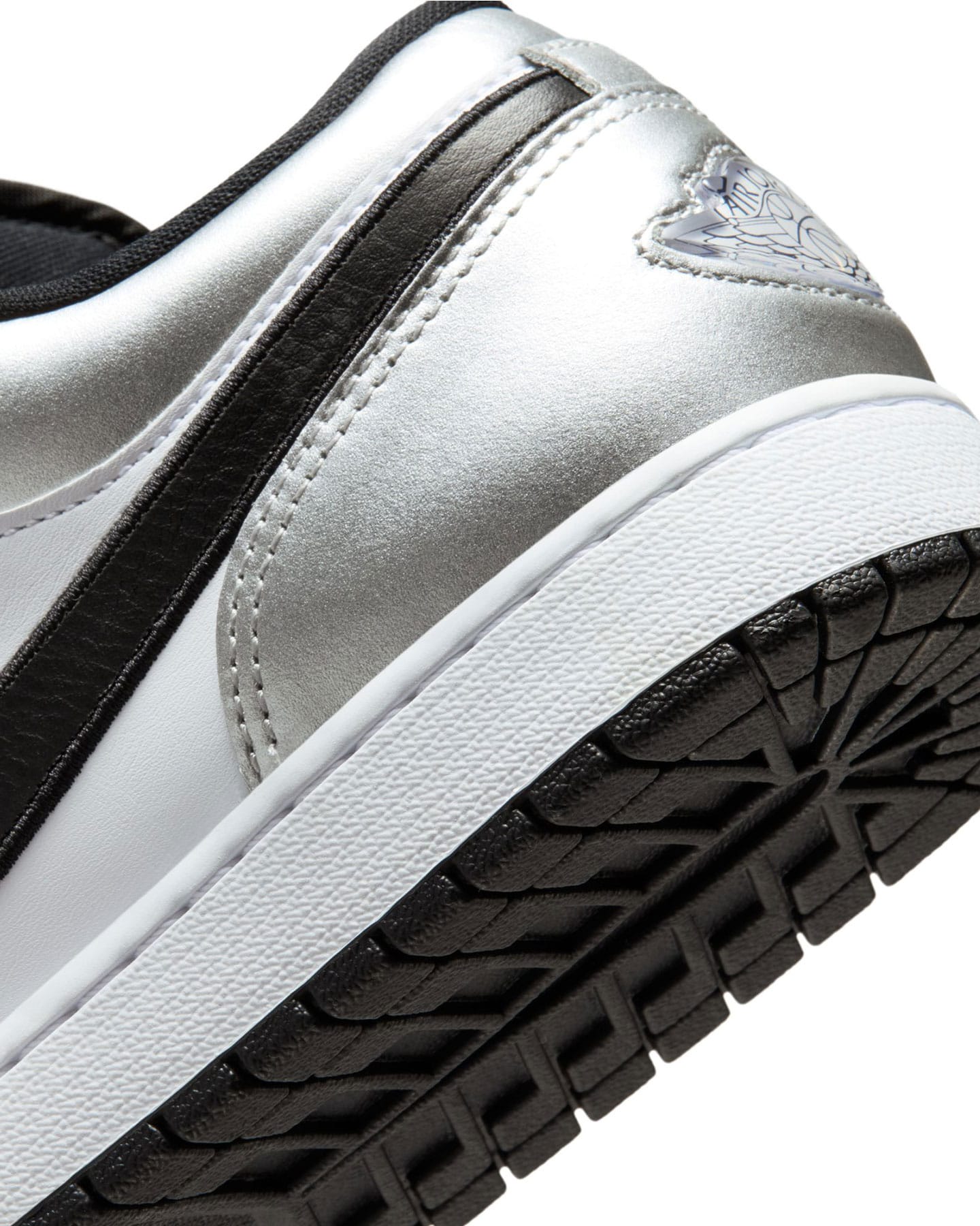 Jordan 1 Low SE - White / Black / Metallic Silver - -