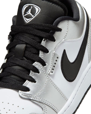Jordan 1 Low SE - White / Black / Metallic Silver - -