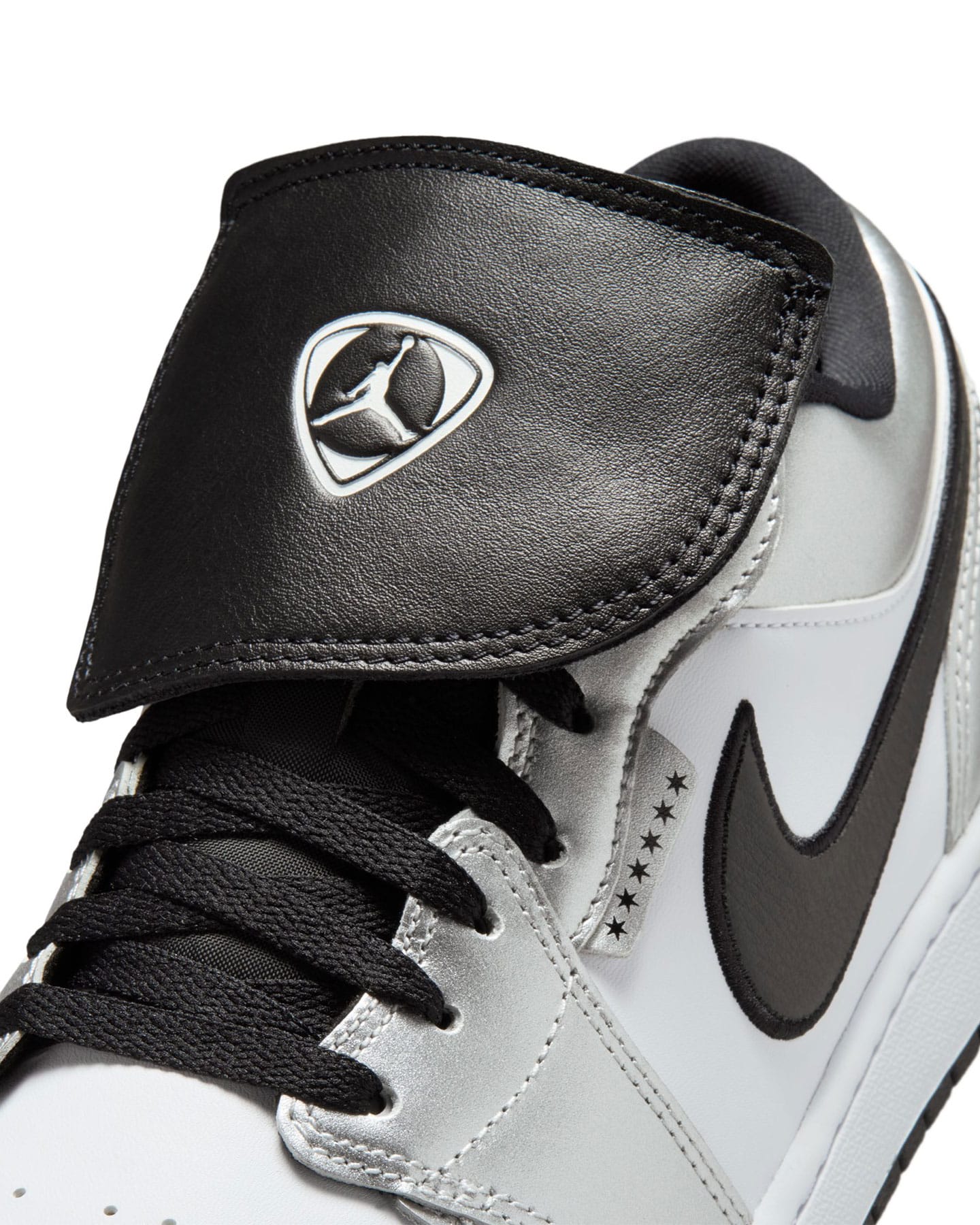 Jordan 1 Low SE - White / Black / Metallic Silver - -