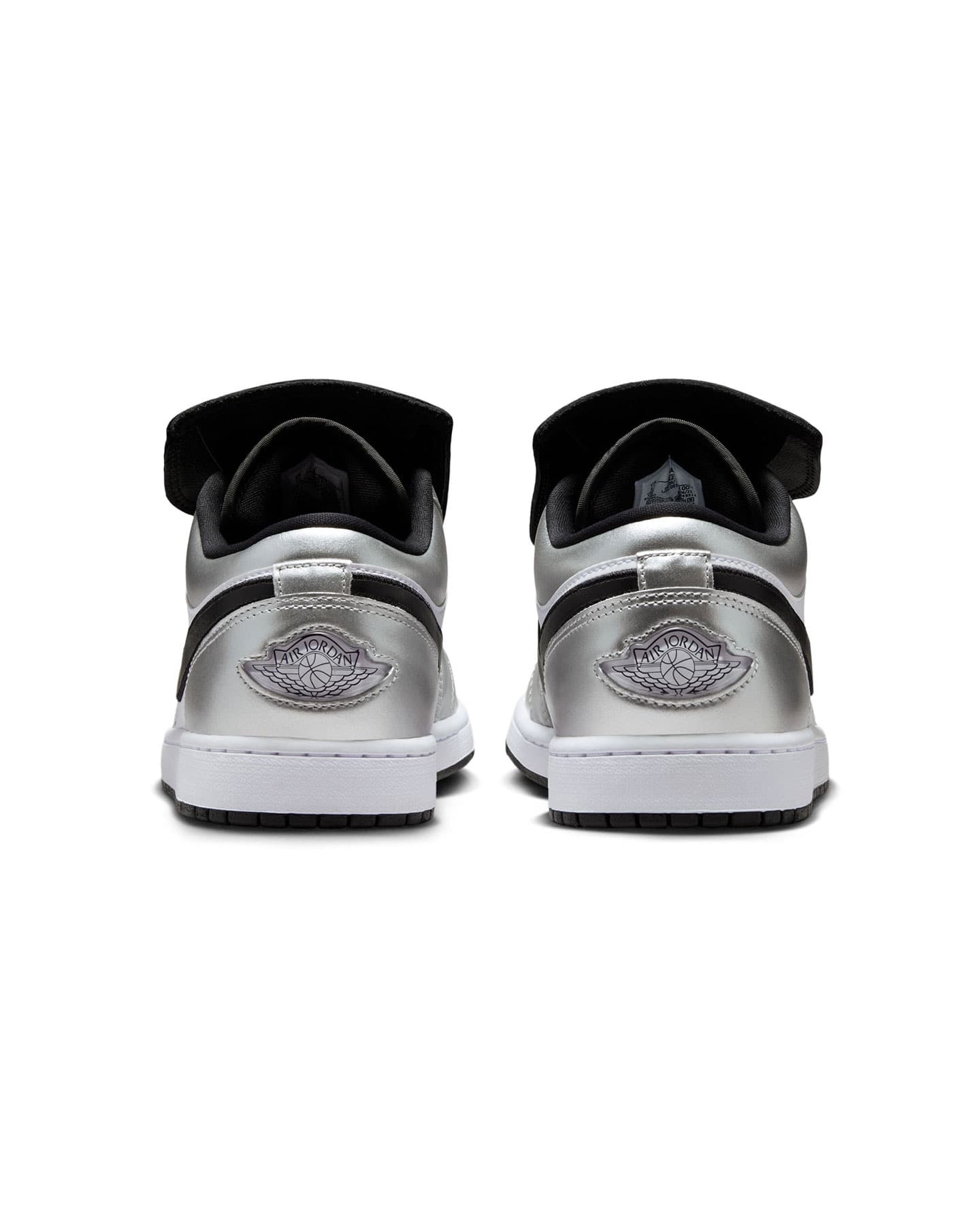 Jordan 1 Low SE - White / Black / Metallic Silver - -