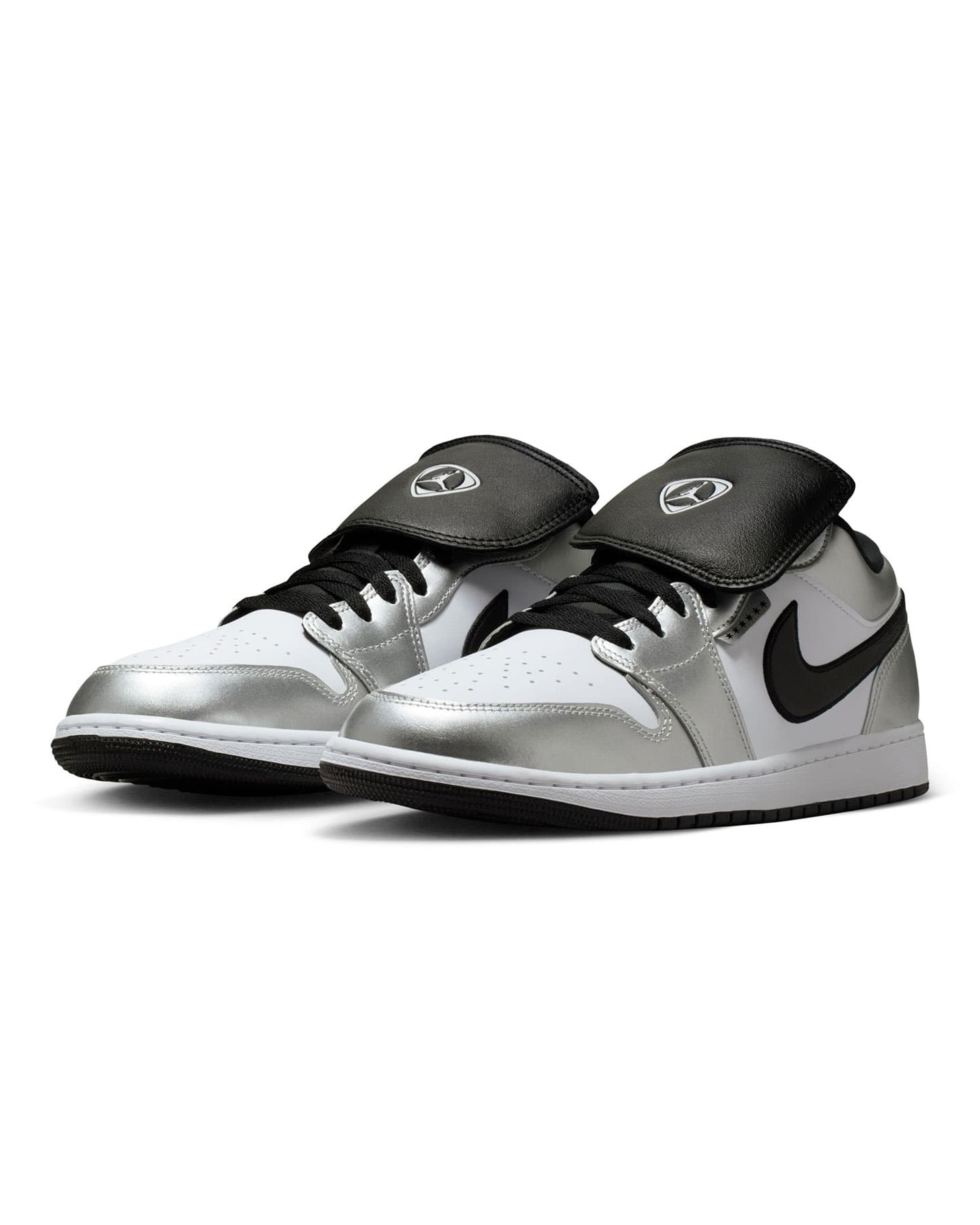 Jordan 1 Low SE - White / Black / Metallic Silver - -