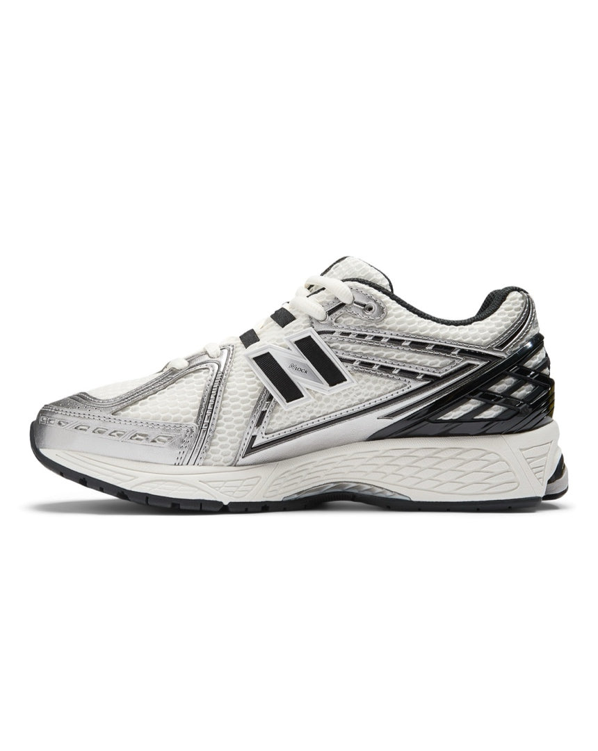 New Balance 1906R - Silver Metallic / Black / Sea Salt - -