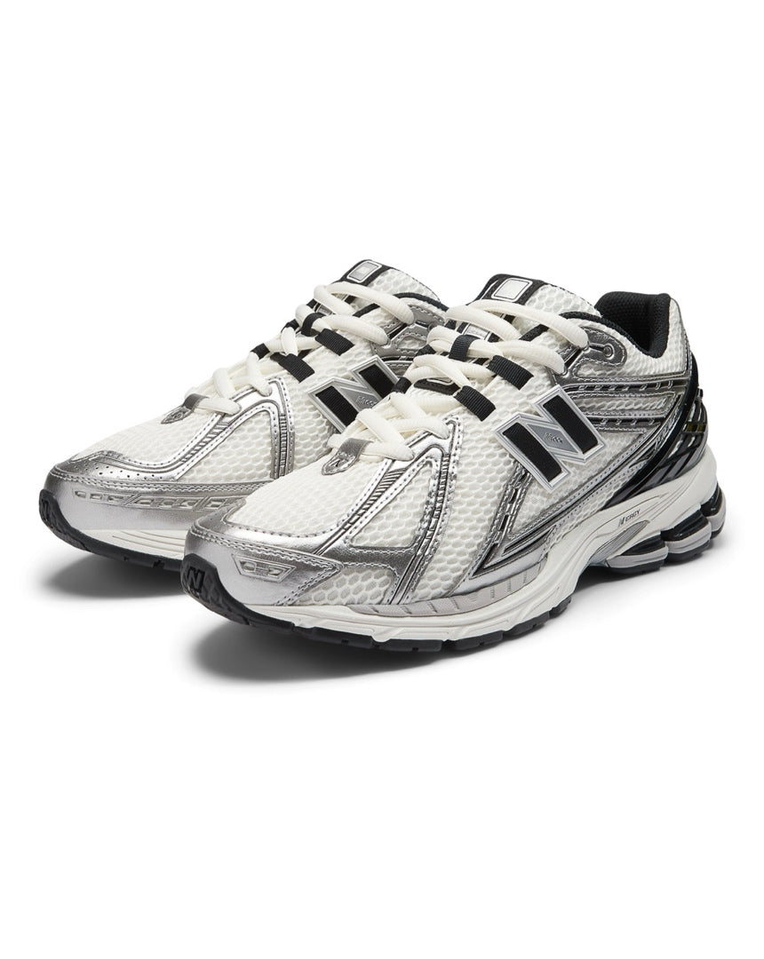 New Balance 1906R - Silver Metallic / Black / Sea Salt - -