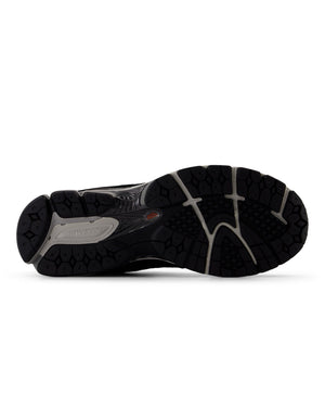 New Balance 2002R - Black / Grey - -