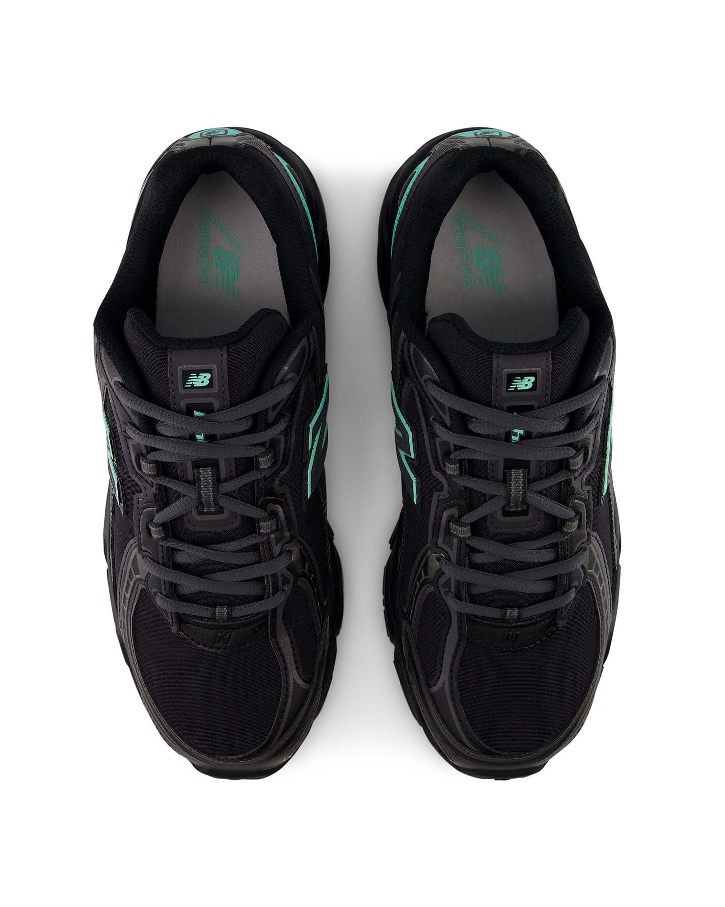 New Balance 740 - Black / Green - -