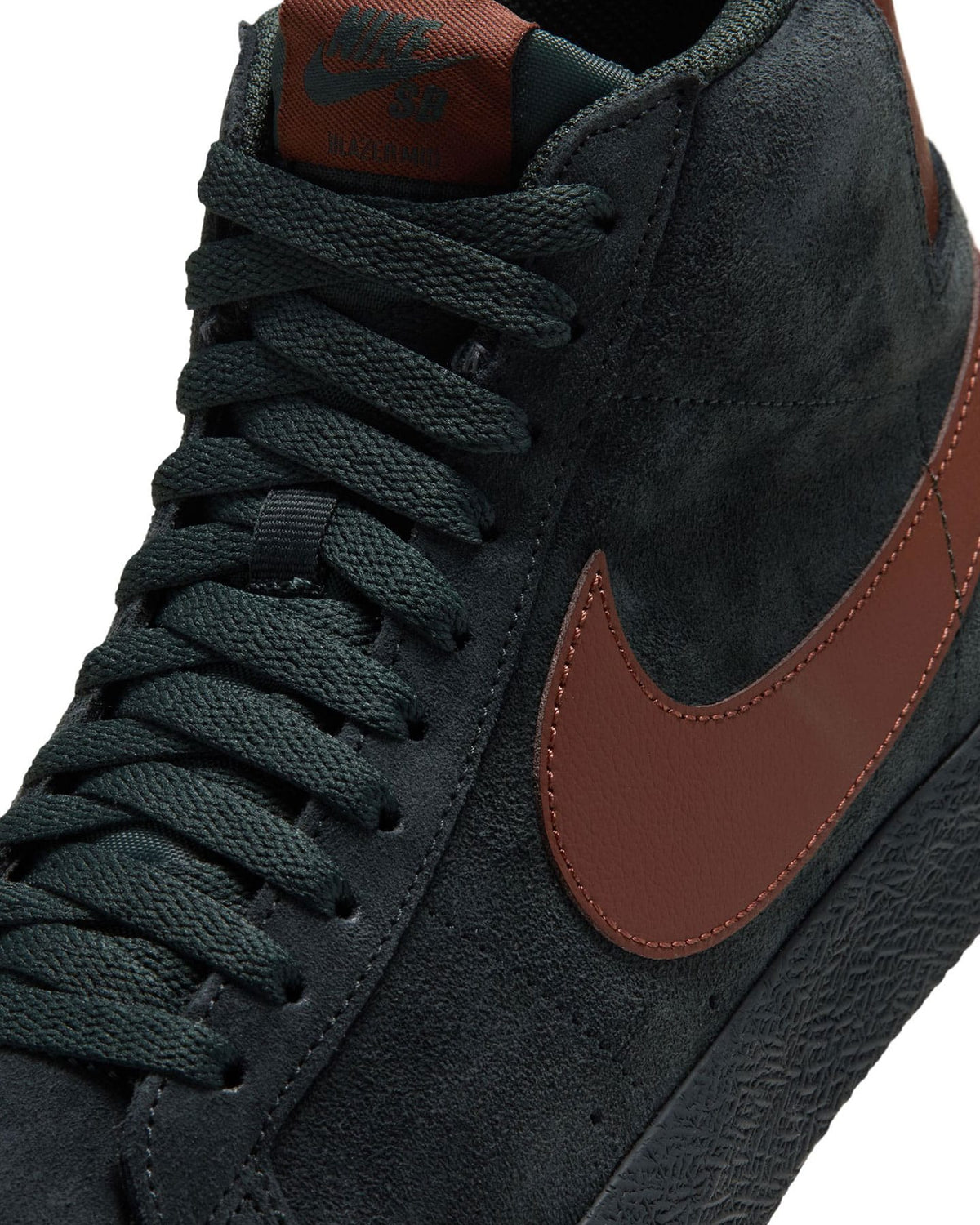 Nike SB Blazer Mid - Black Spruce / Corduroy Brown - -