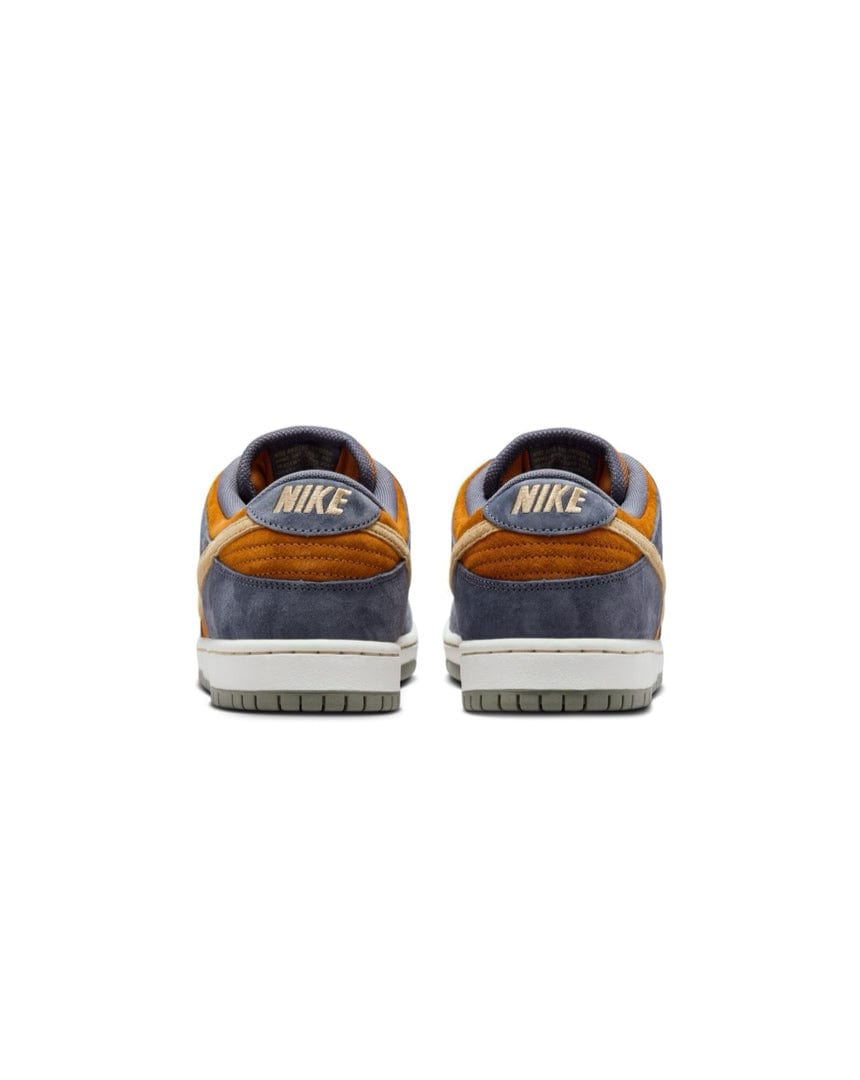 Nike SB Dunk Low Pro - Light Carbon / Monarch - -